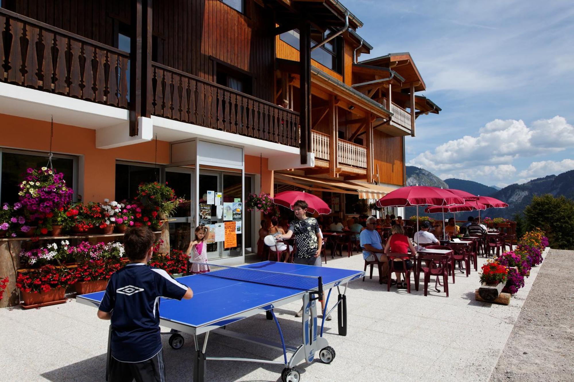 Hotel Les Skieurs Bellevaux ภายนอก รูปภาพ